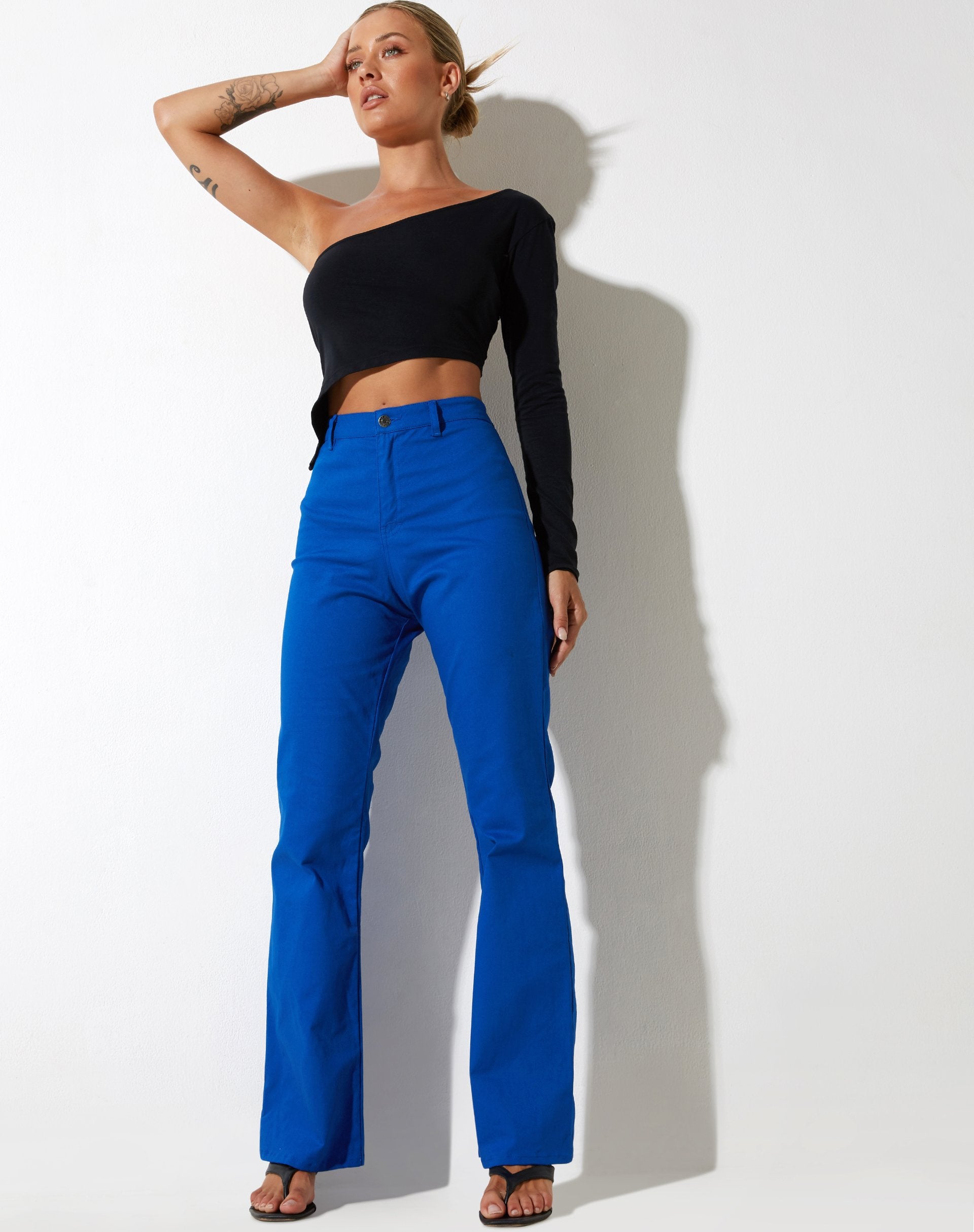 immagine di Zoven Flare Trouser in Twill Blu Cobalto