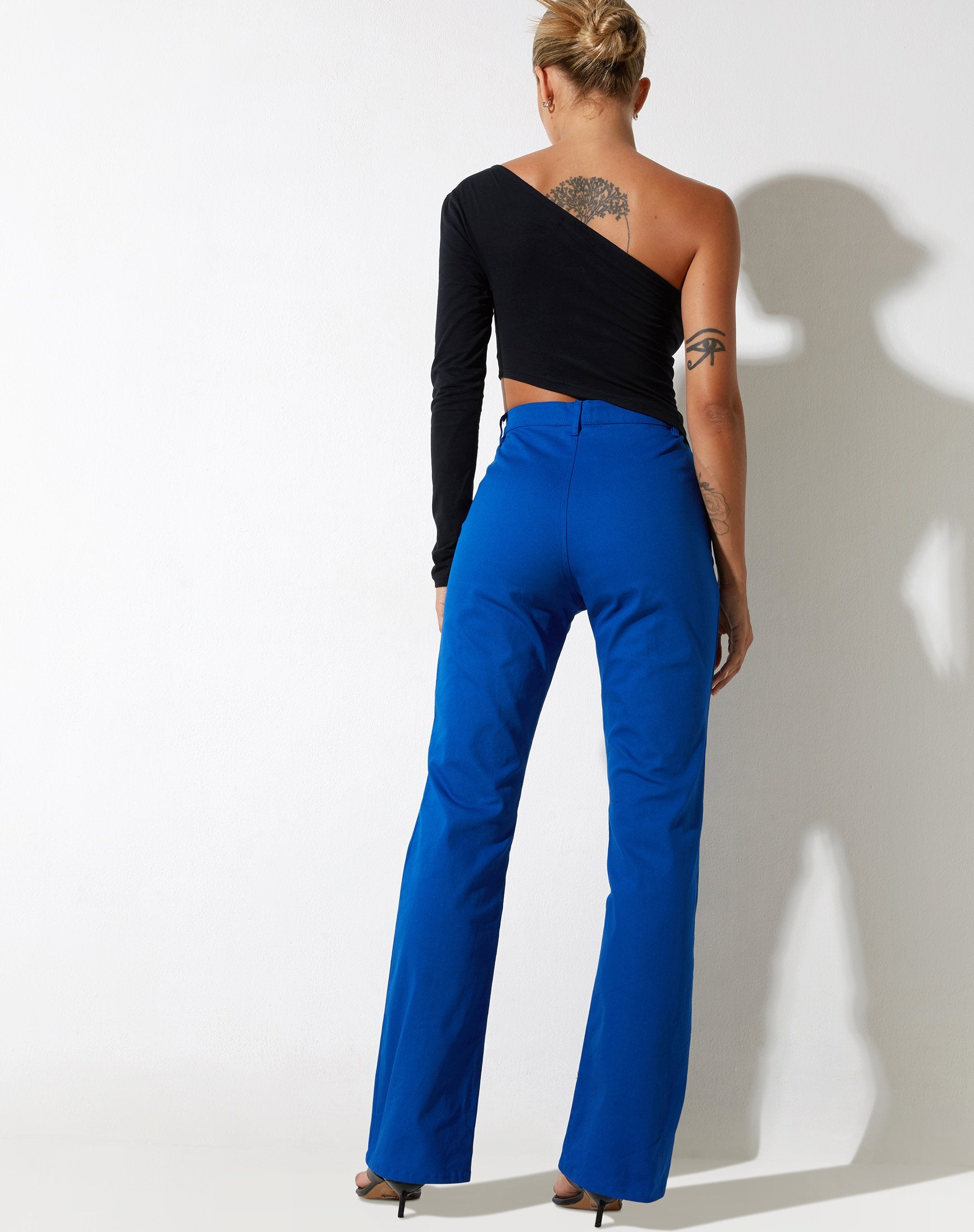 immagine di Zoven Flare Trouser in Twill Blu Cobalto