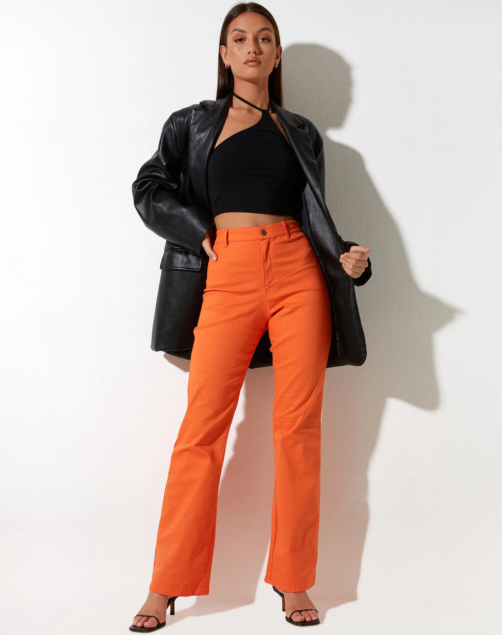 Pantaloni svasati Zoven in twill rosa corallo