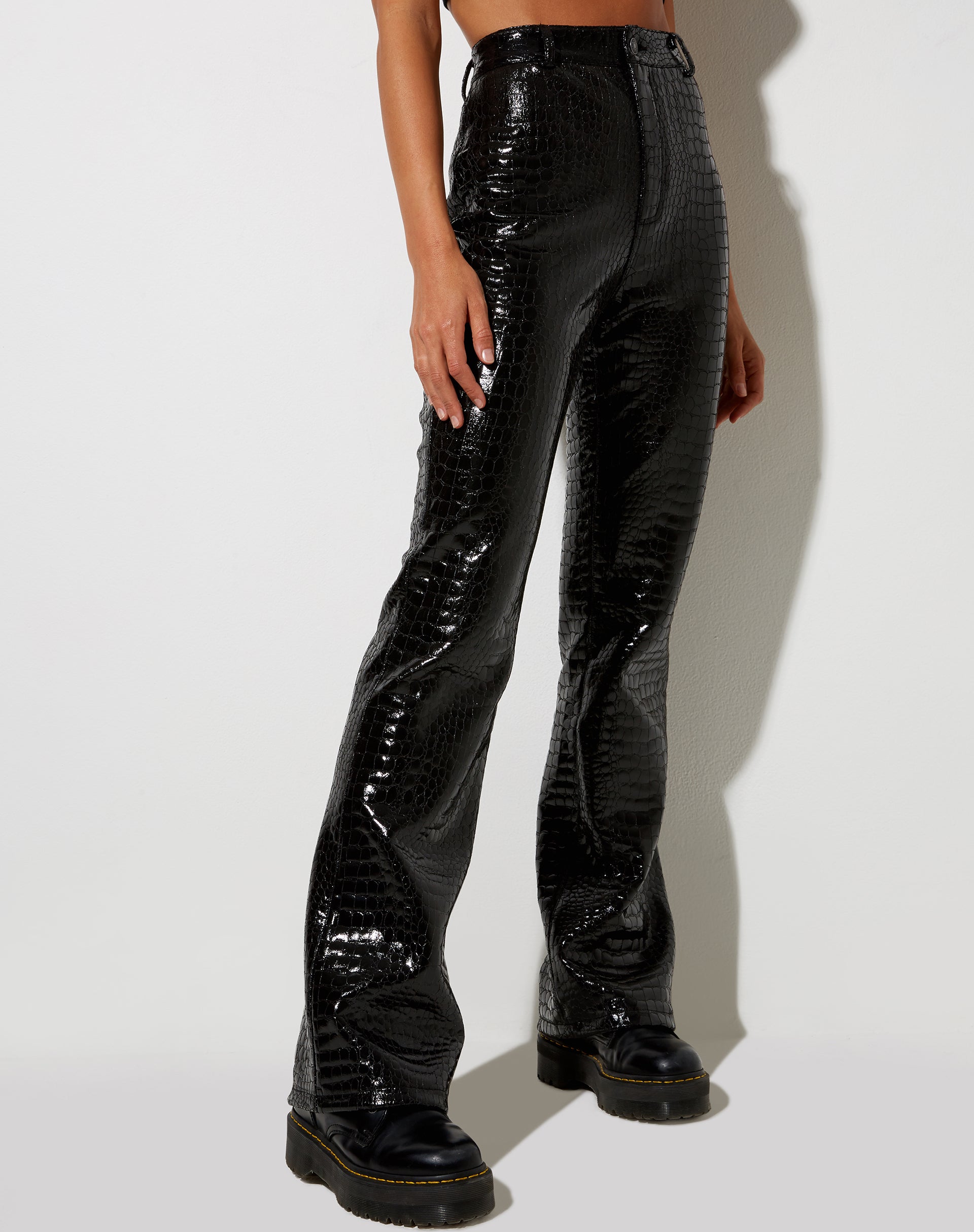 Immagine di Zoven Pantalone Flare in Croc PU Nero