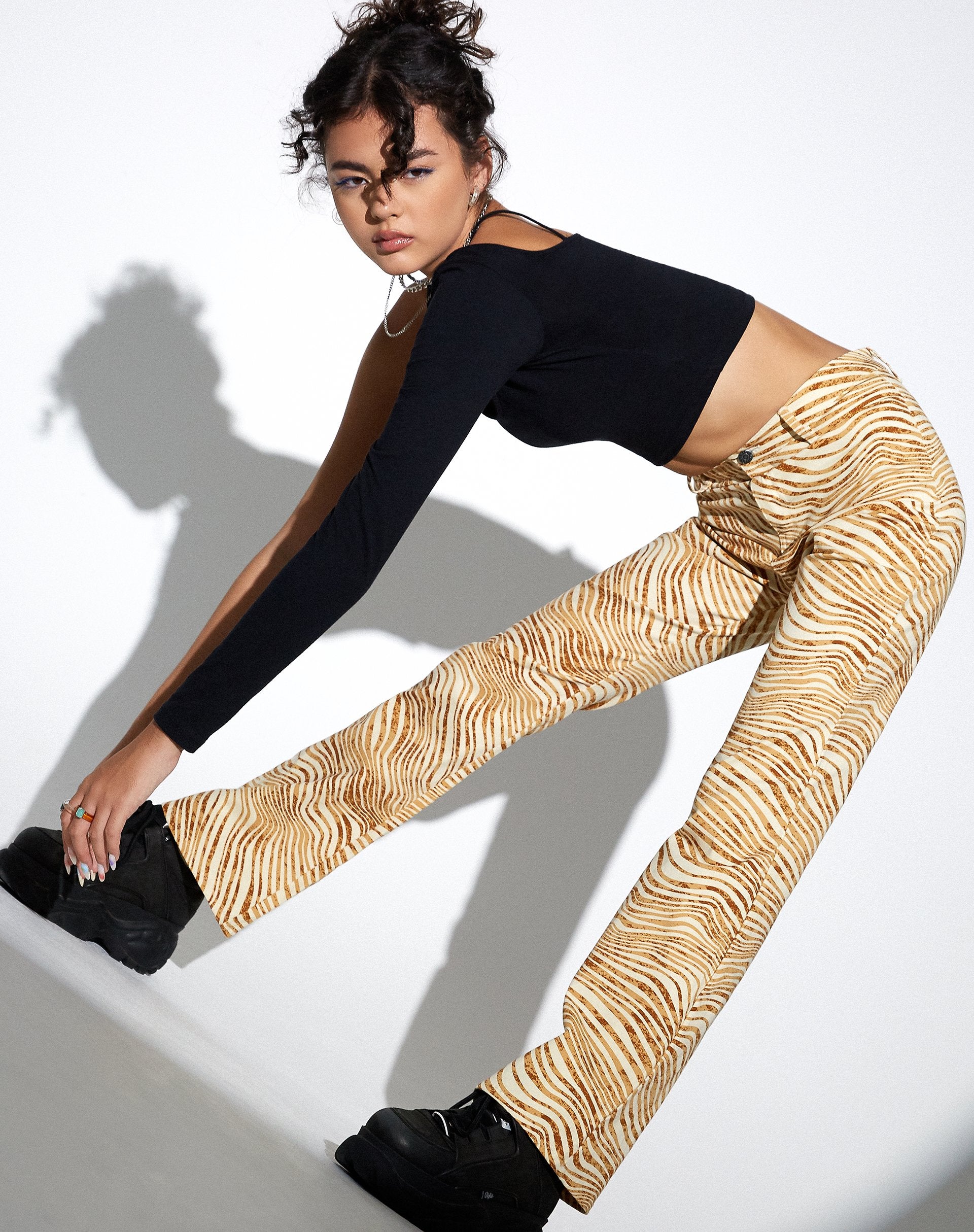 Immagine di MOTEL X OLIVIA NEILL Zoven Flare Trouser in Desert Terrain Tan