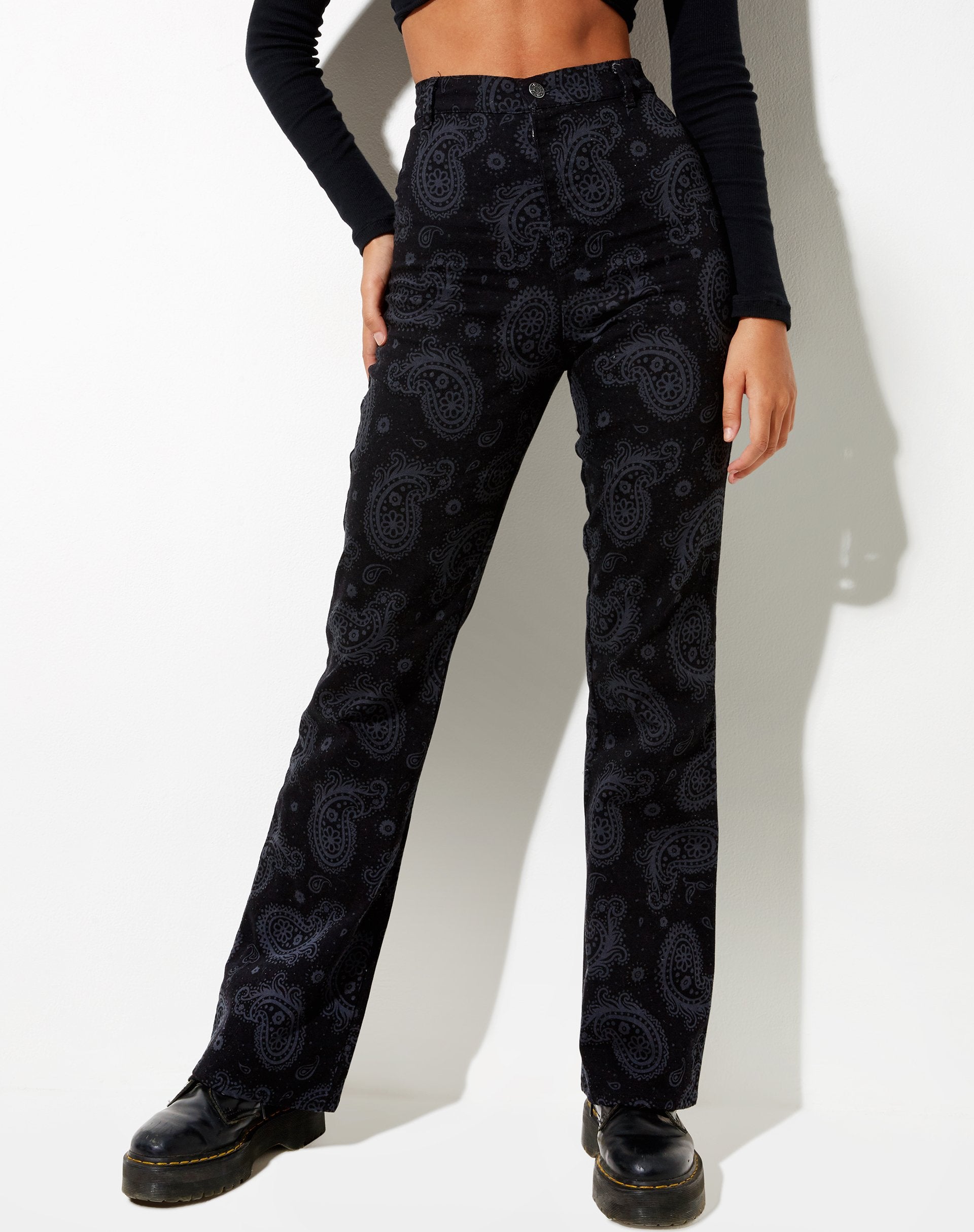 Immagine di Zoven Pantalone svasato in nero notte persiana