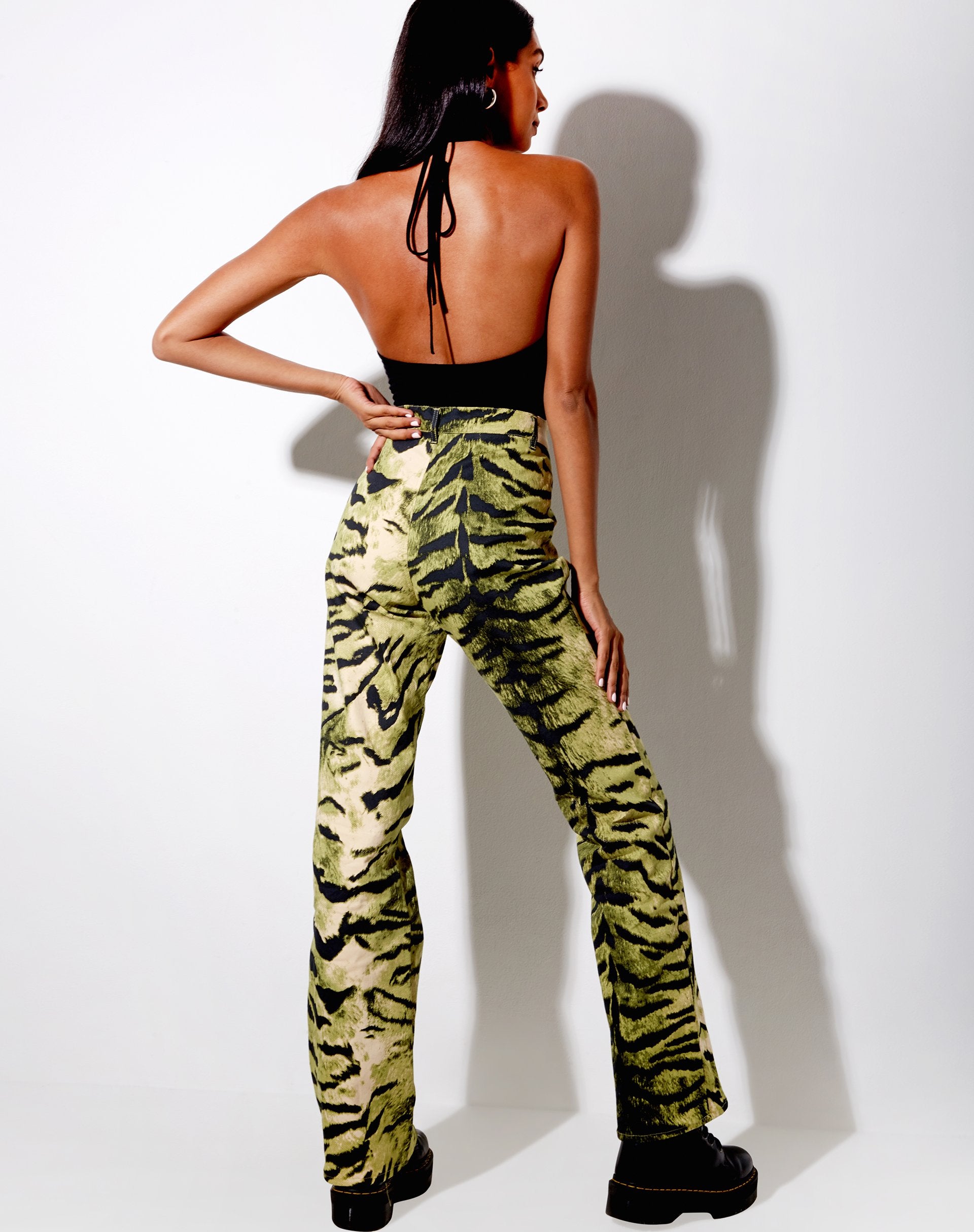 Immagine di Zoven: pantalone svasato in tigrato pieno di khaki