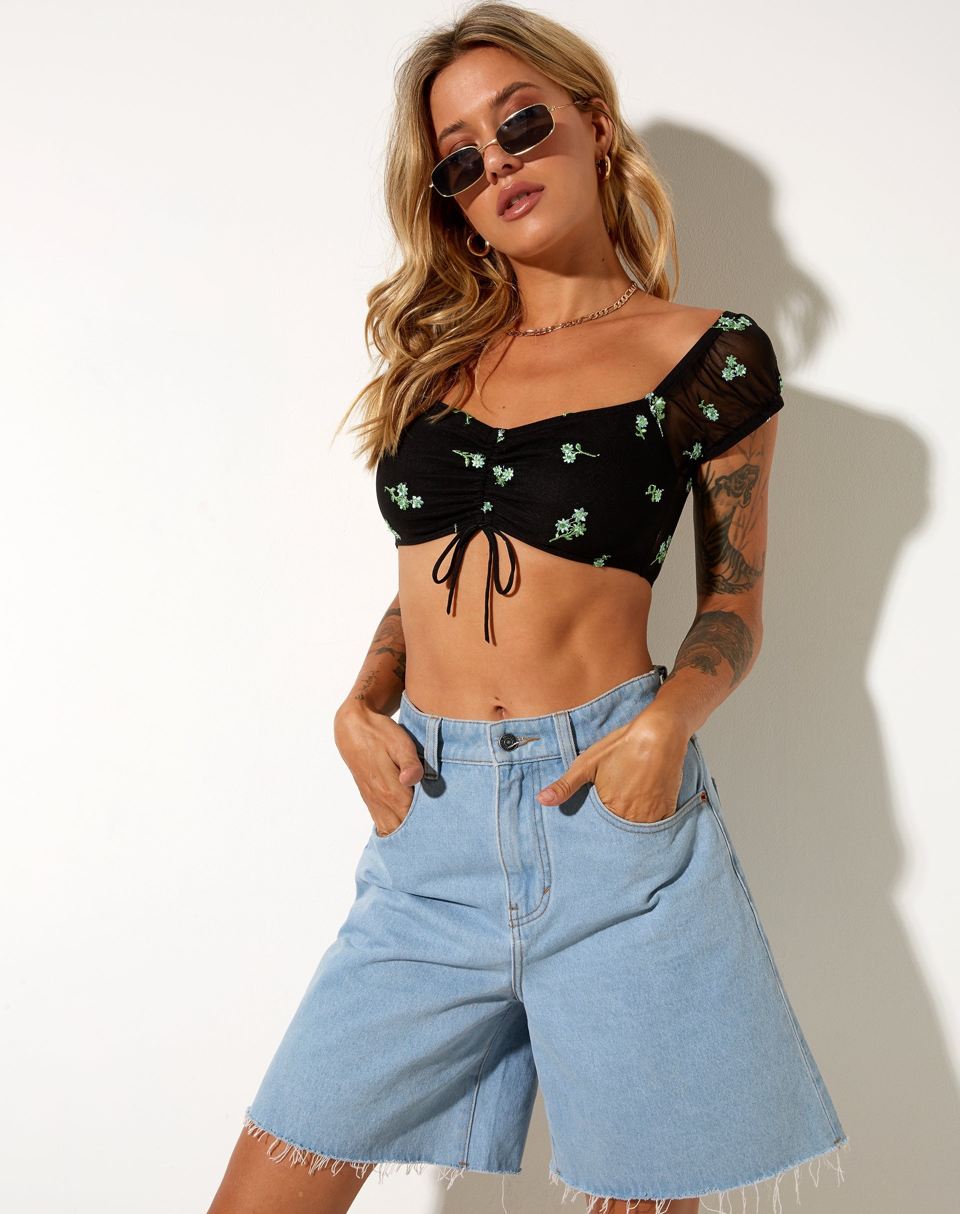 Immagine di Zule Crop Top in nero Daisy Lime Embro