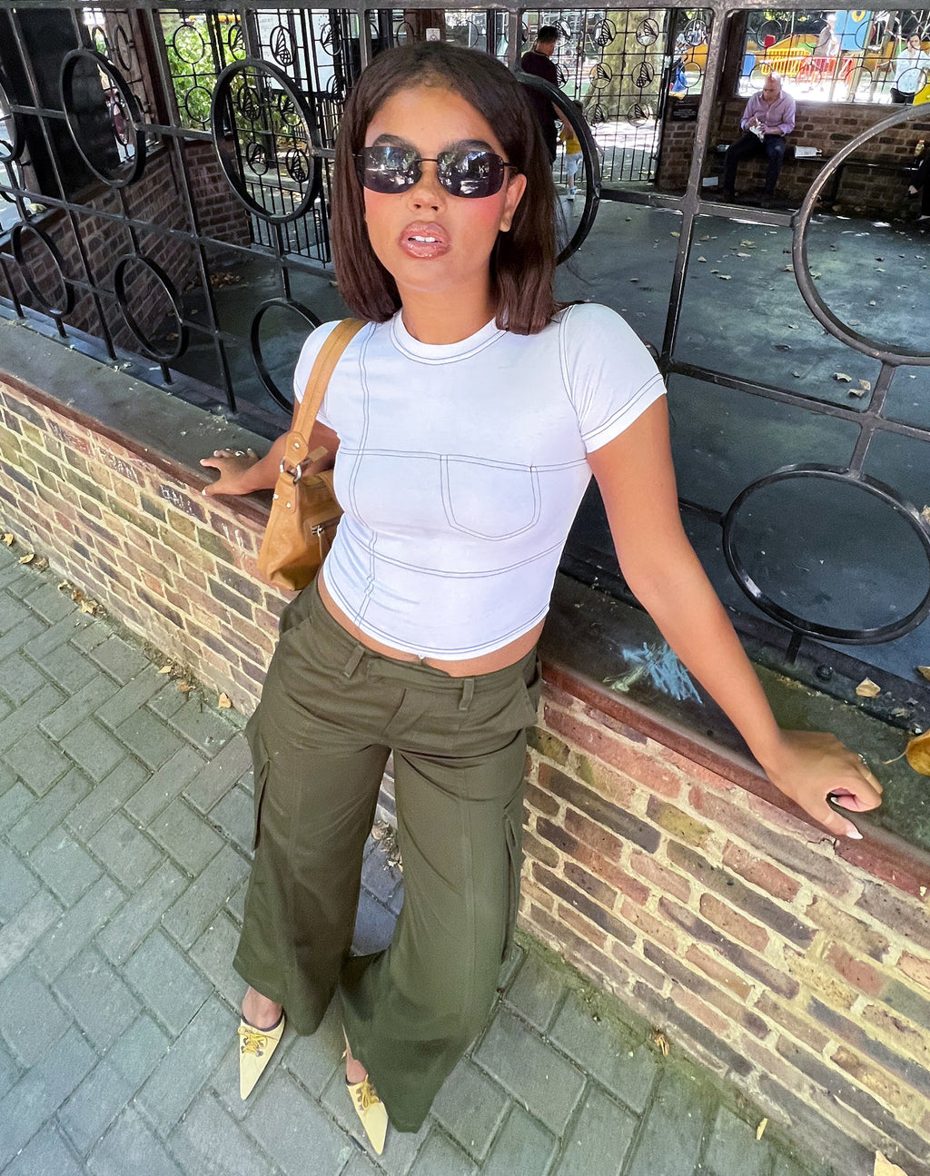 Shyla Cropped Tee in bianco con cuciture nere